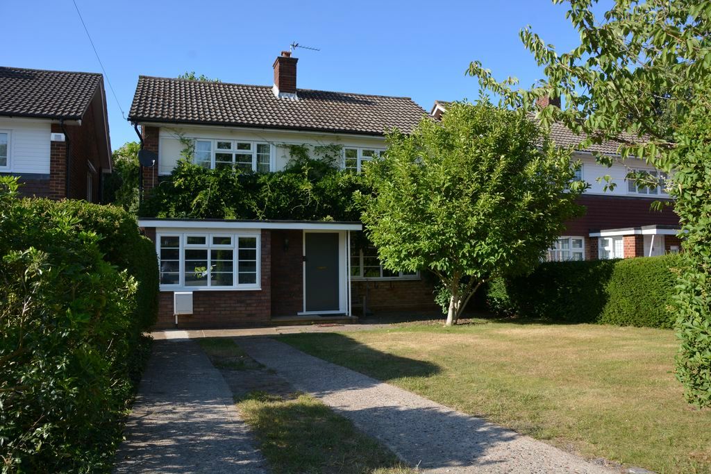 Property photo 1 of 17 Seymour Close, East Molesey
