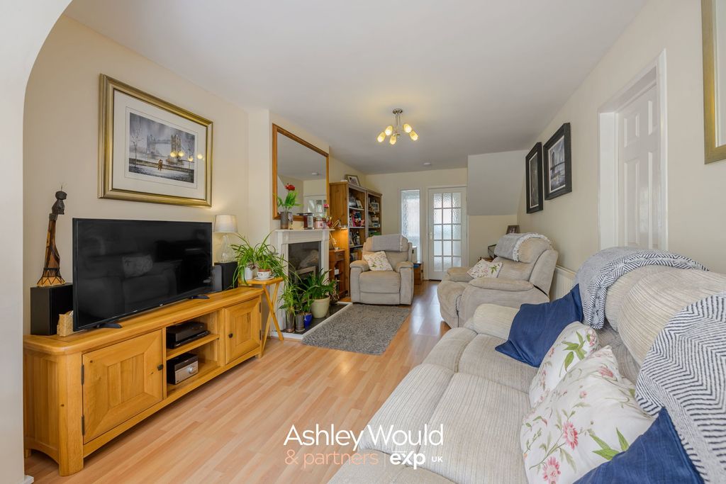 Property photo 3 of 15