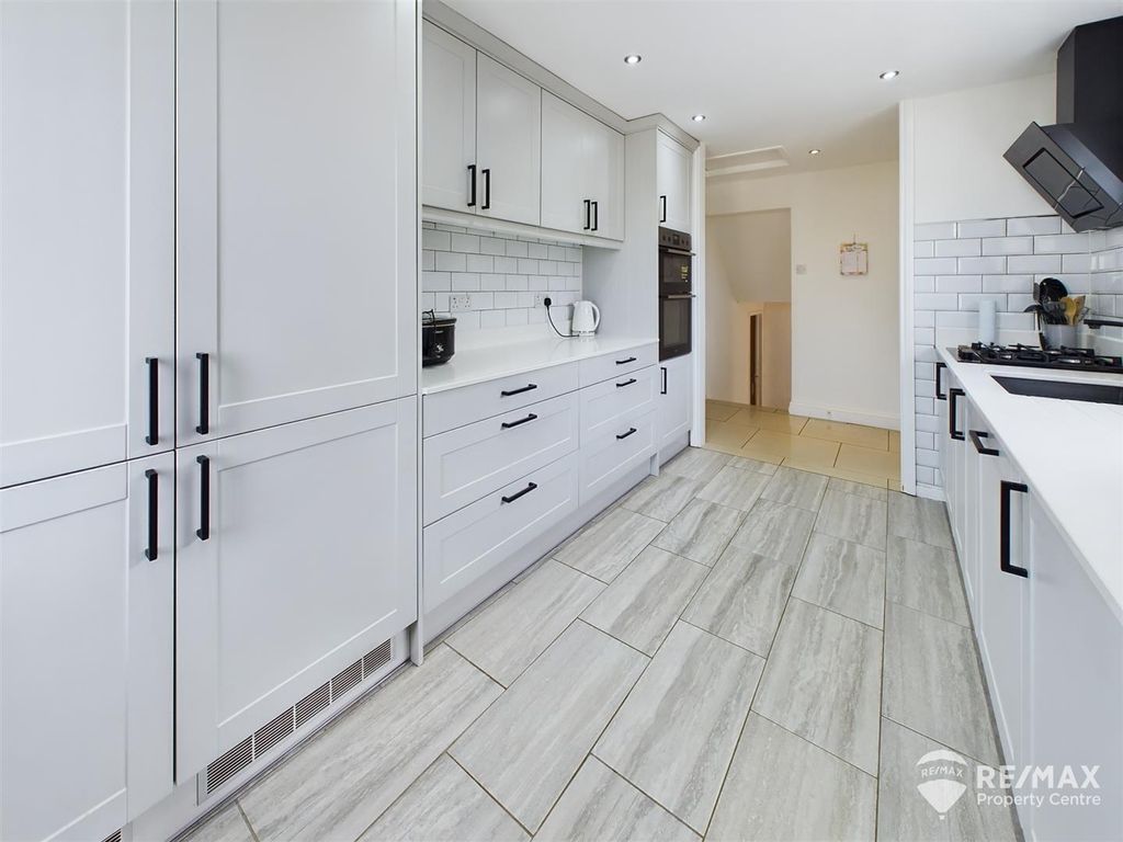 Property photo 3 of 25 Kitchen (2).Jpg