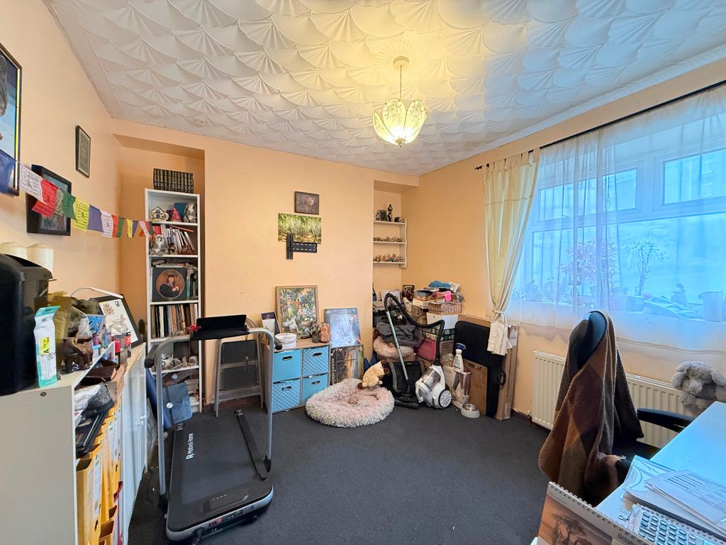 Property photo 3 of 25