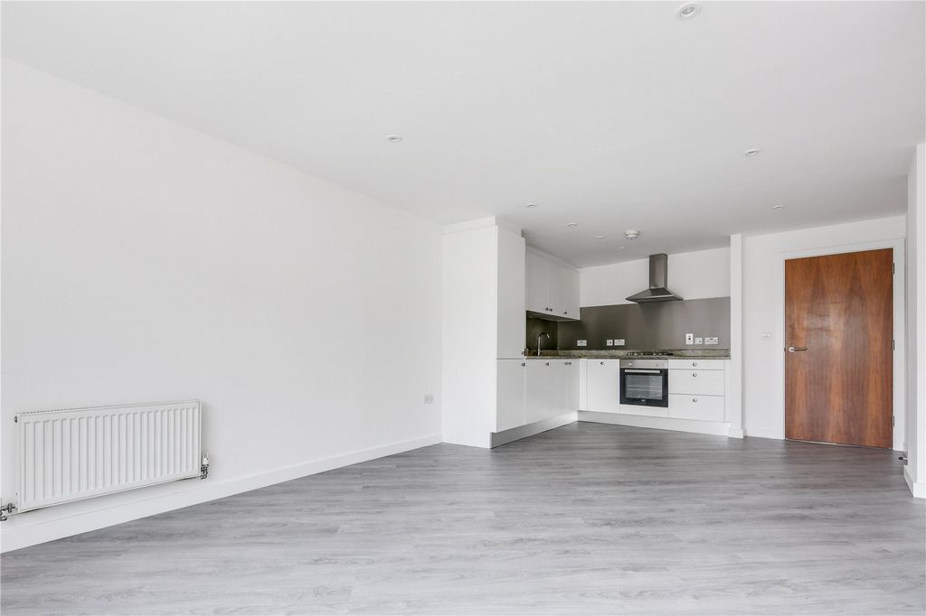 Property photo 3 of 16 Living Room/Kitchen