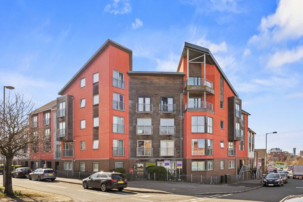 Property photo 2 of 30