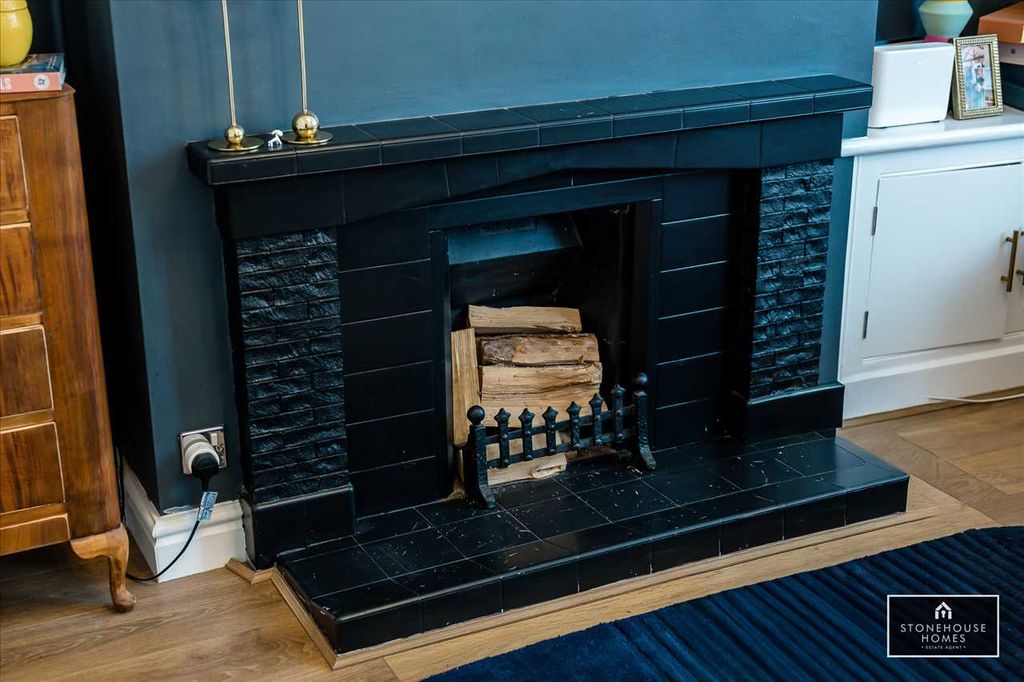 Property photo 3 of 14 Lounge