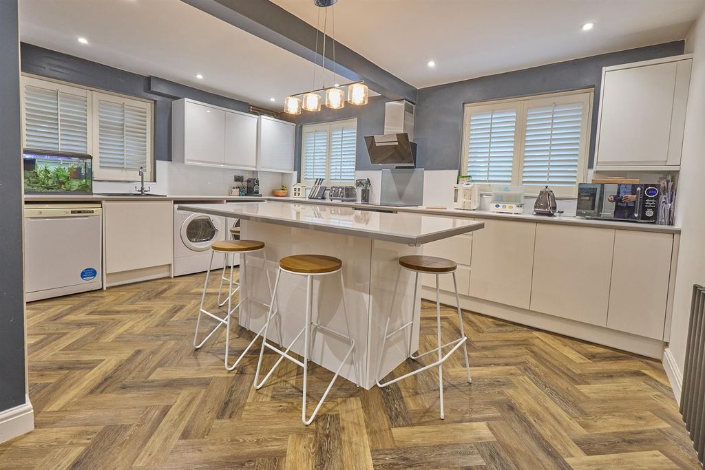 Property photo 2 of 13 Squires Green 6.Jpg