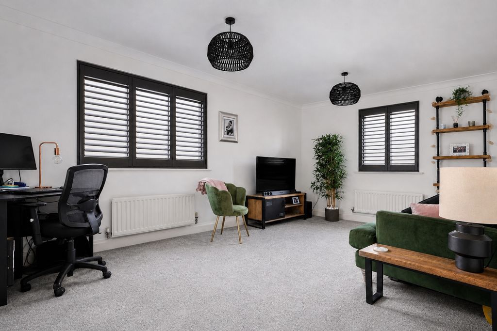 Property photo 3 of 11 79C54Cf1-F922-40E5-B2E4-883F69A6C5B1