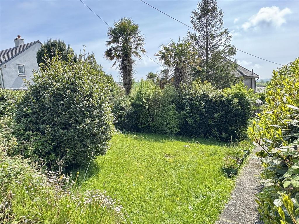 Property photo 3 of 38 Front Garden