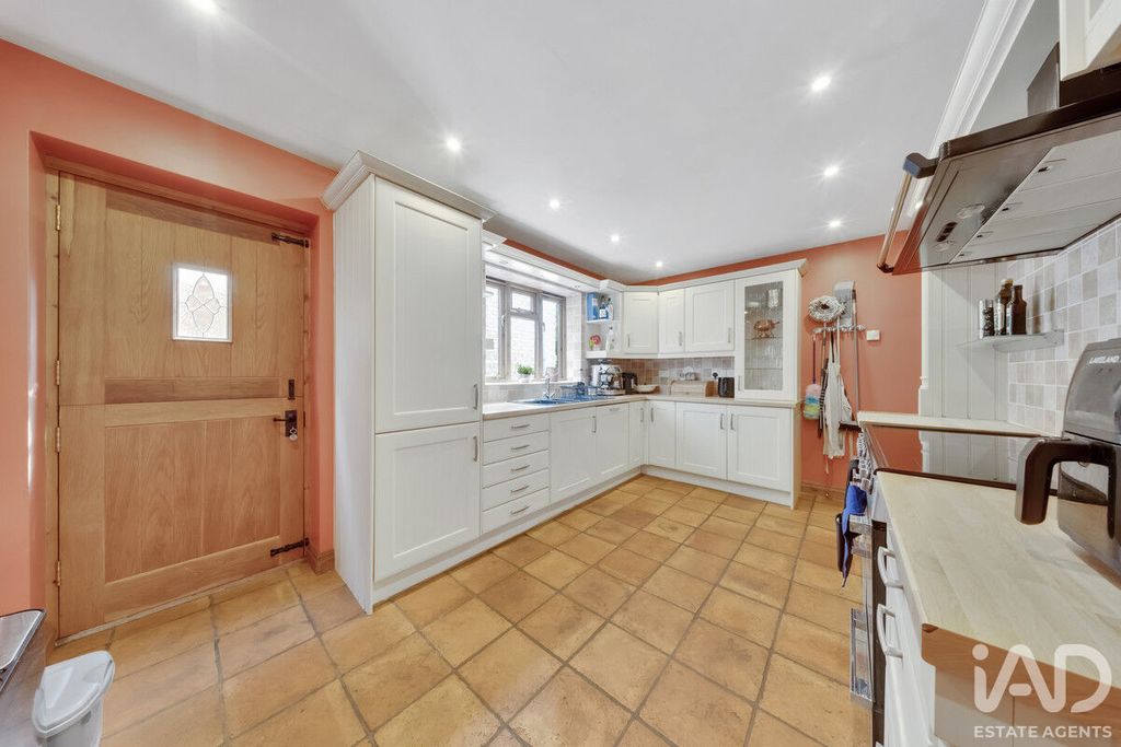 Property photo 3 of 36