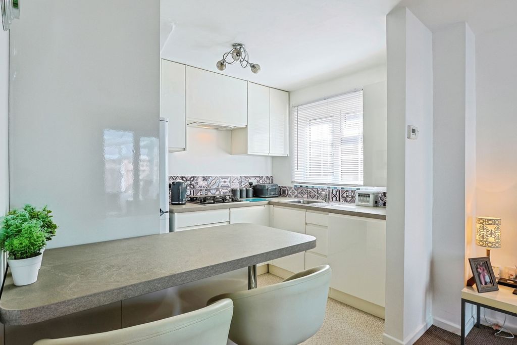 Property photo 3 of 17 Photo