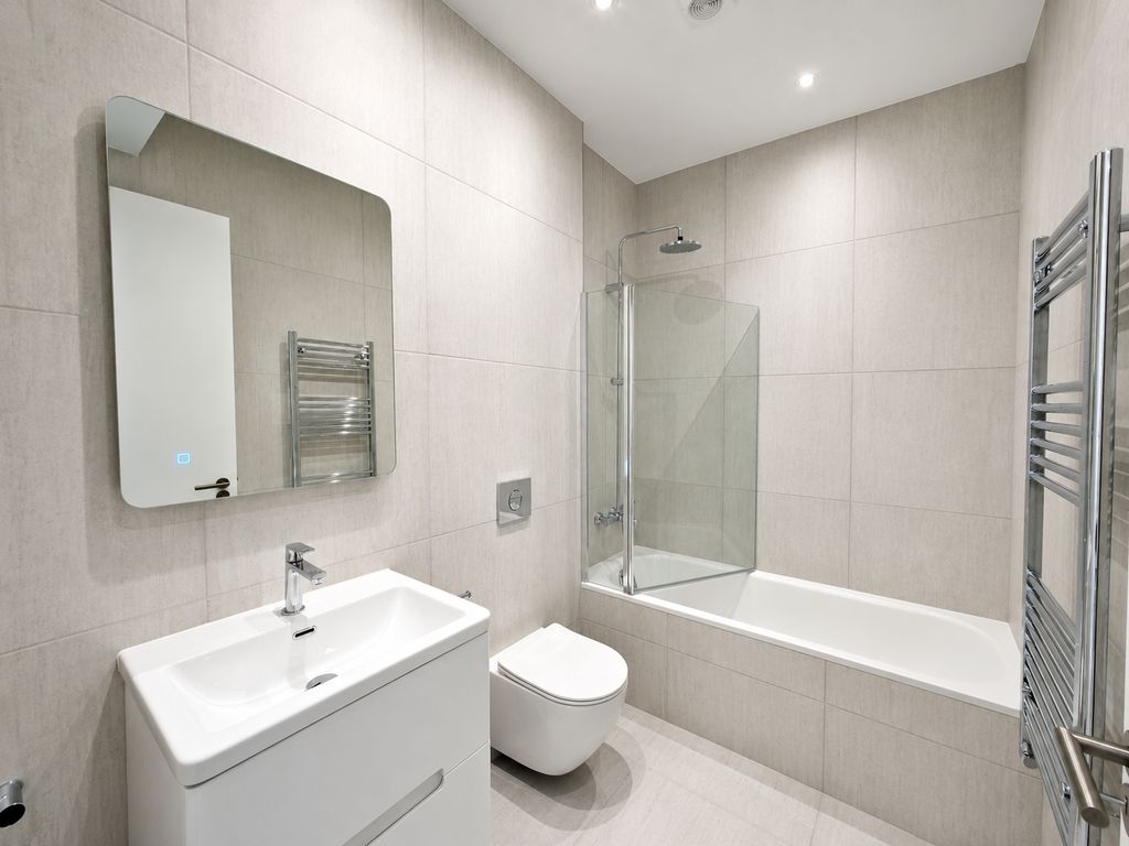Property photo 3 of 8 Bathroom