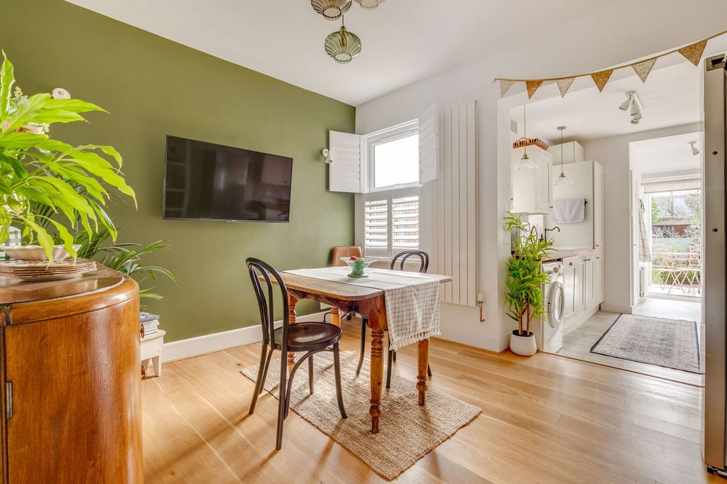 Property photo 3 of 16