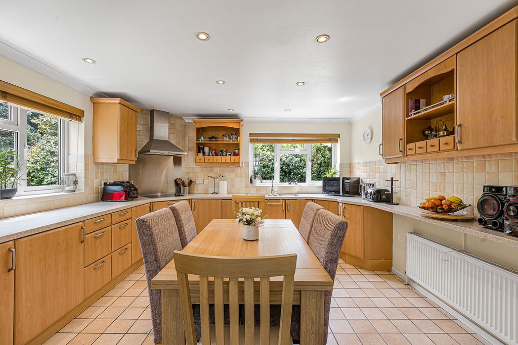 Property photo 3 of 48