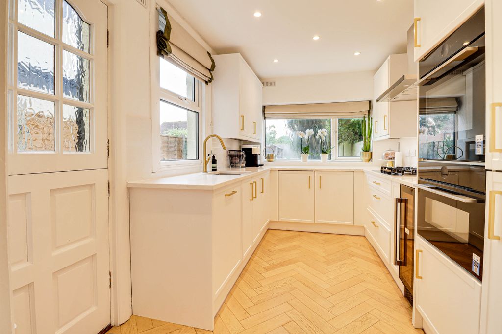 Property photo 3 of 25 Img0559Img0561