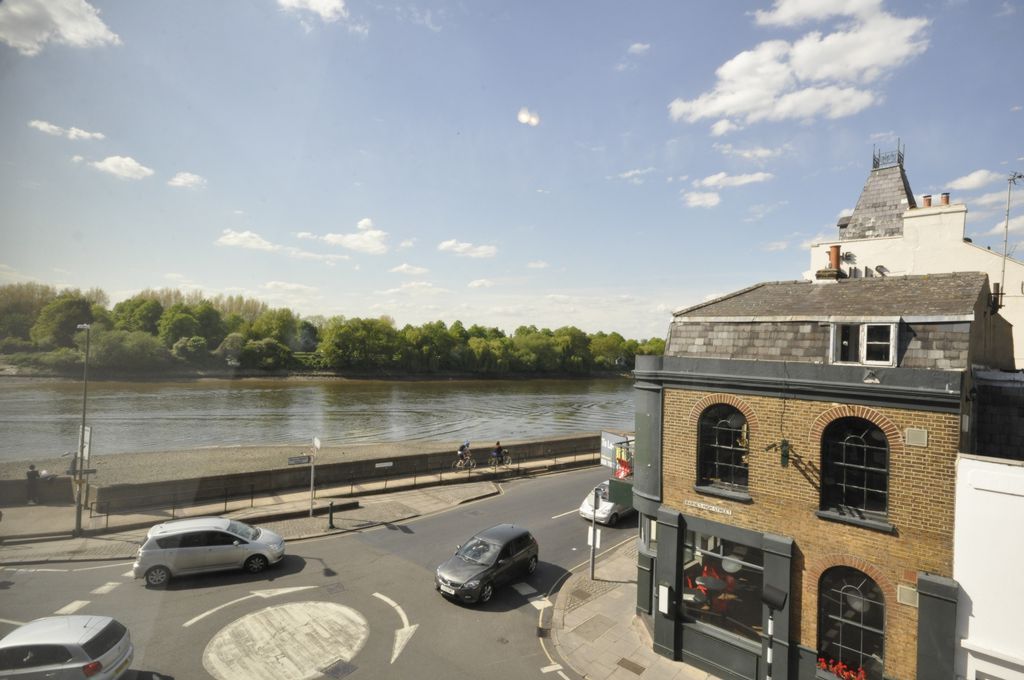 Property photo 2 of 7 Photo 6