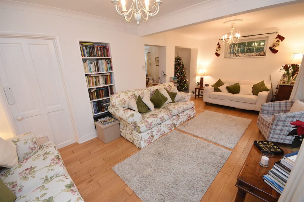 Property photo 2 of 25