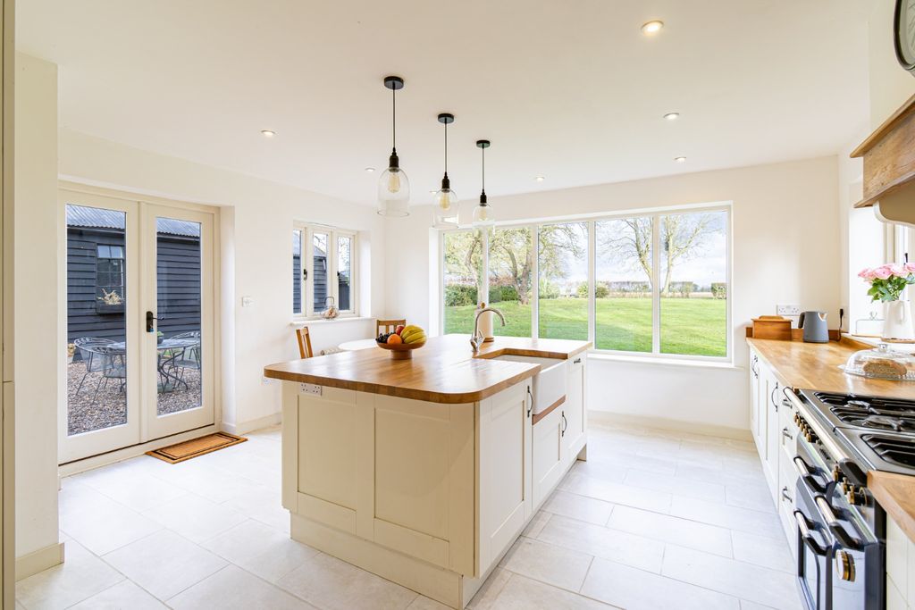 Property photo 3 of 44 4324055