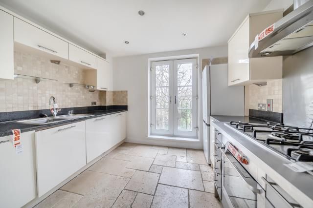 Property photo 2 of 10 Kitchen