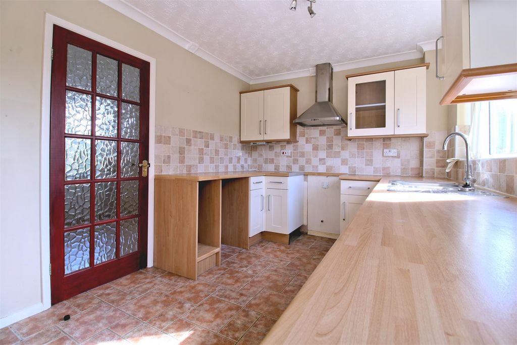 Property photo 3 of 27 Kitchen