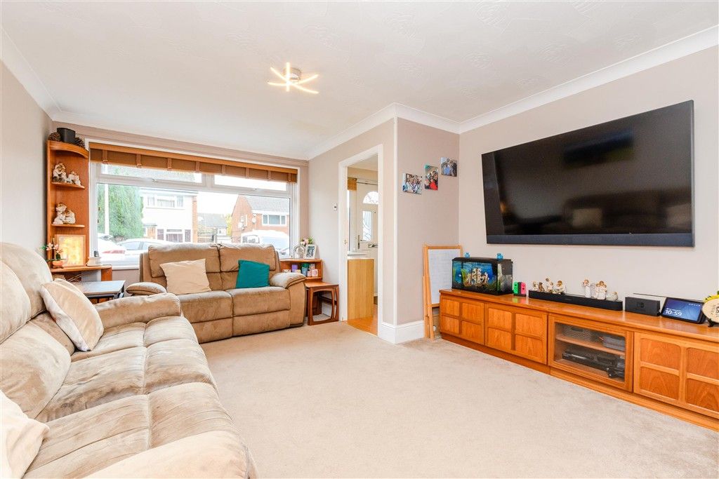 Property photo 3 of 15 Lounge