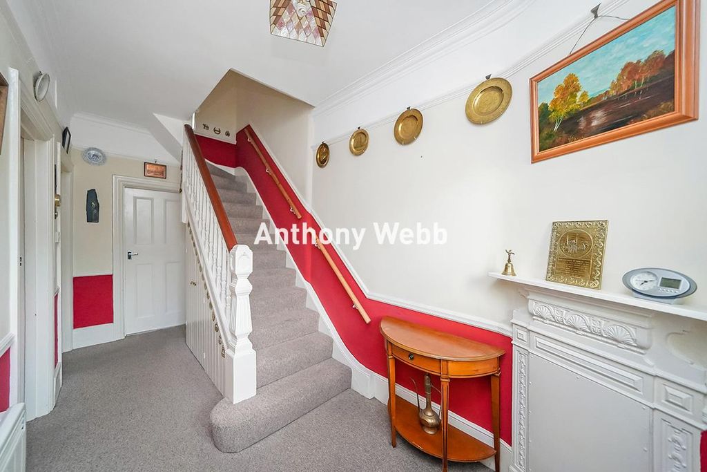 Property photo 3 of 21 Hallway
