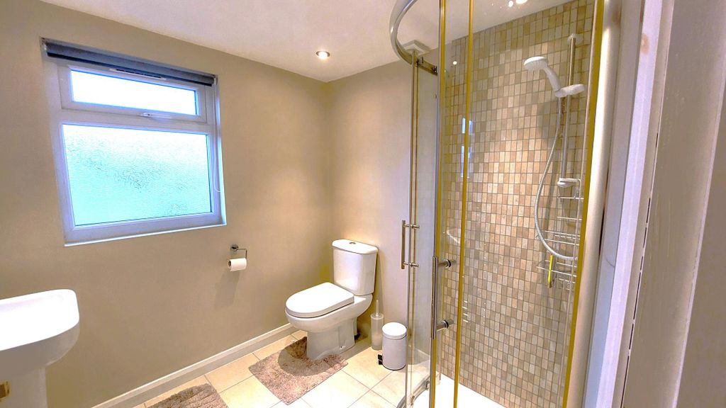 Property photo 3 of 3