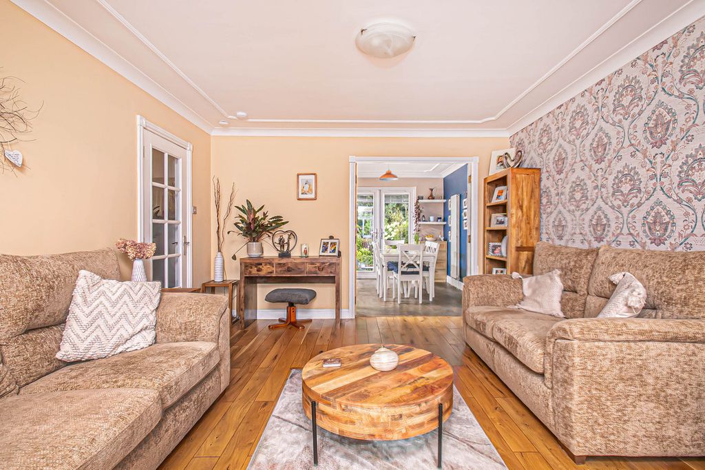 Property photo 2 of 33