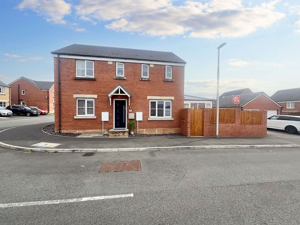 Property photo 1 of 28