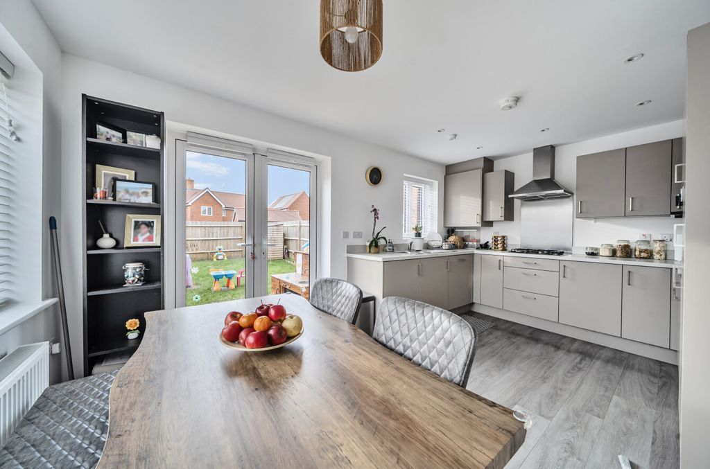 Property photo 2 of 25 1411332-11-699497...