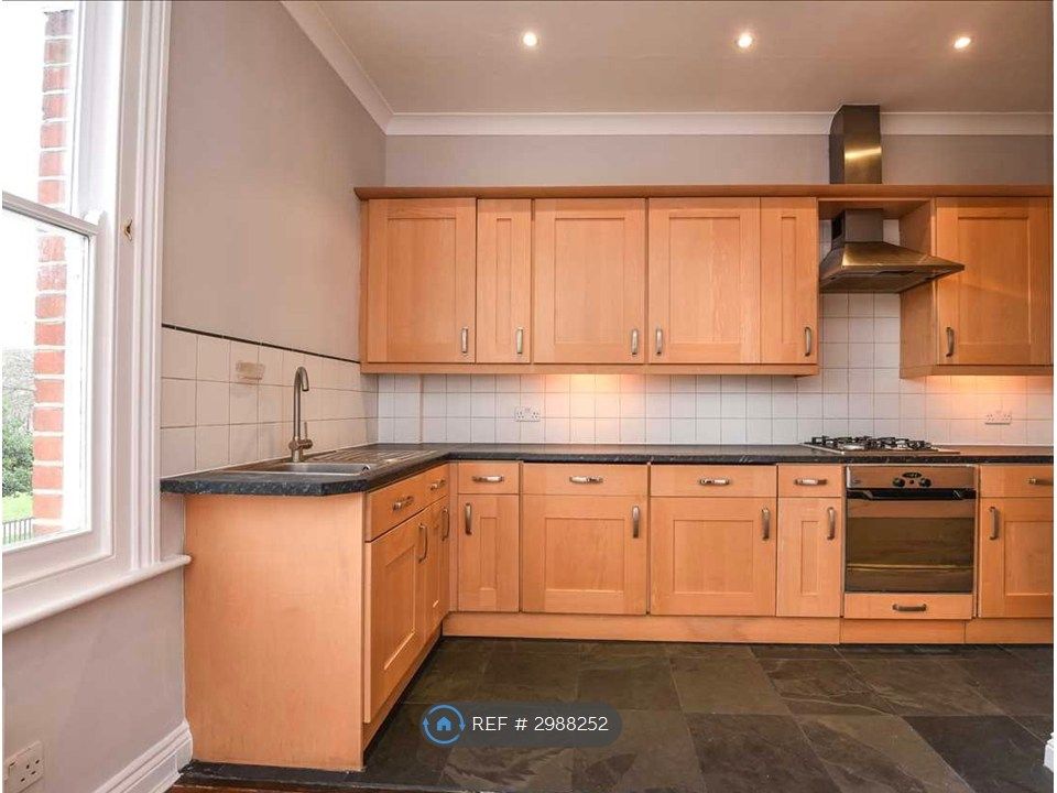 Property photo 3 of 9 Kitchen