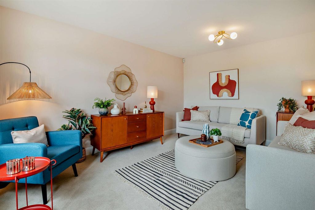 Property photo 3 of 18 Lounge.Jpg