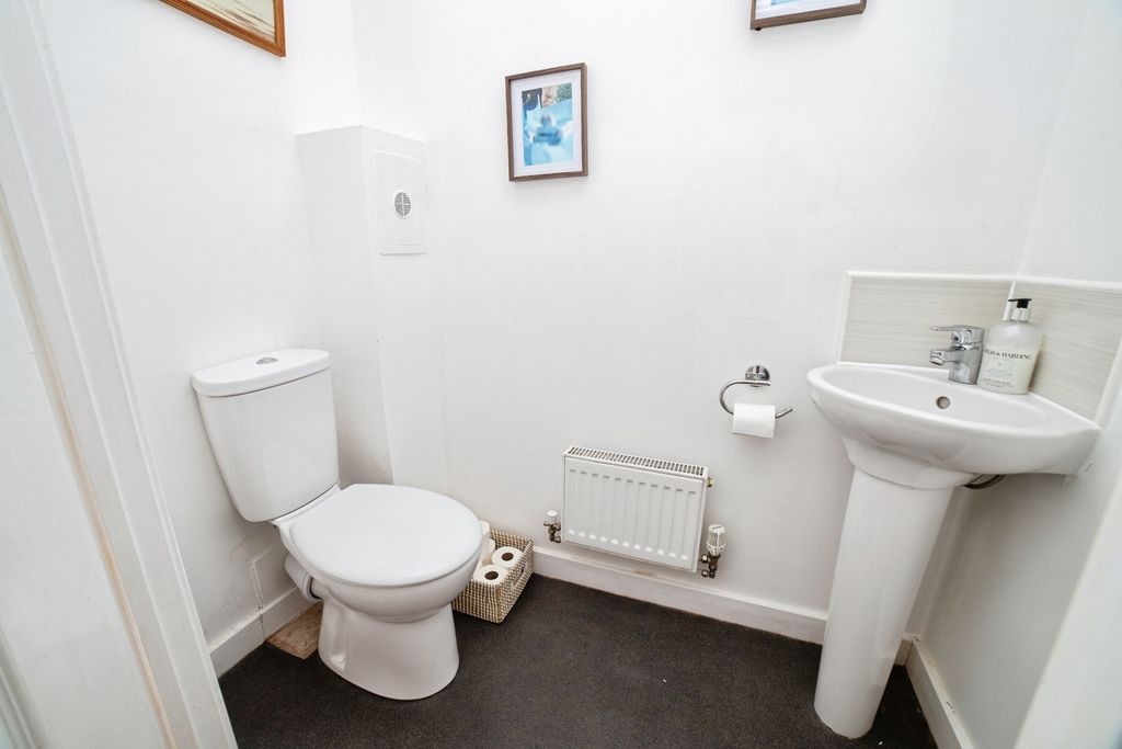 Property photo 3 of 21 Wc