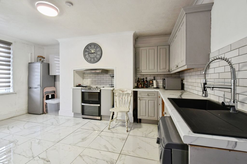 Property photo 3 of 15 Pbox-Img.Jpg