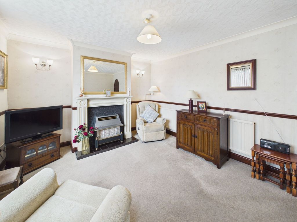 Property photo 2 of 27