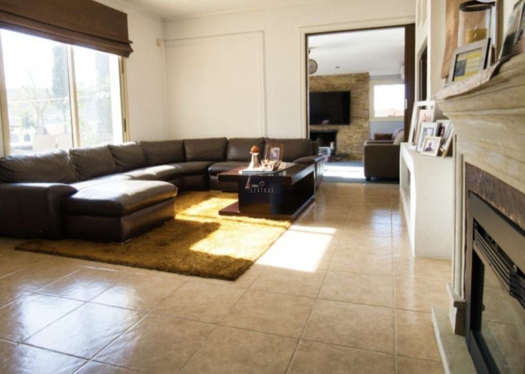 Property photo 3 of 11