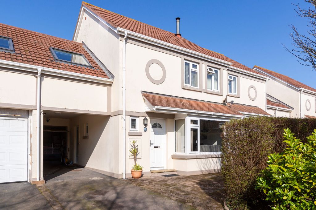 Property photo 1 of 30