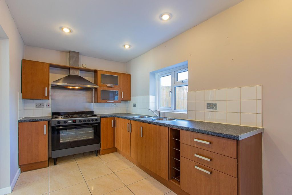 Property photo 3 of 14 Heol Hir 11-3.Jpg