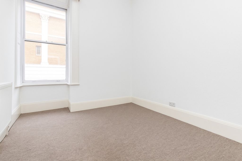 Property photo 3 of 6 4666862