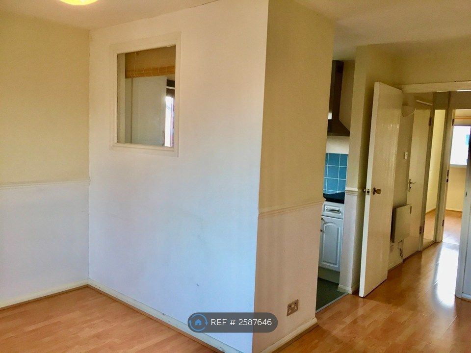 Property photo 1 of 10 Living Room To Kitchen