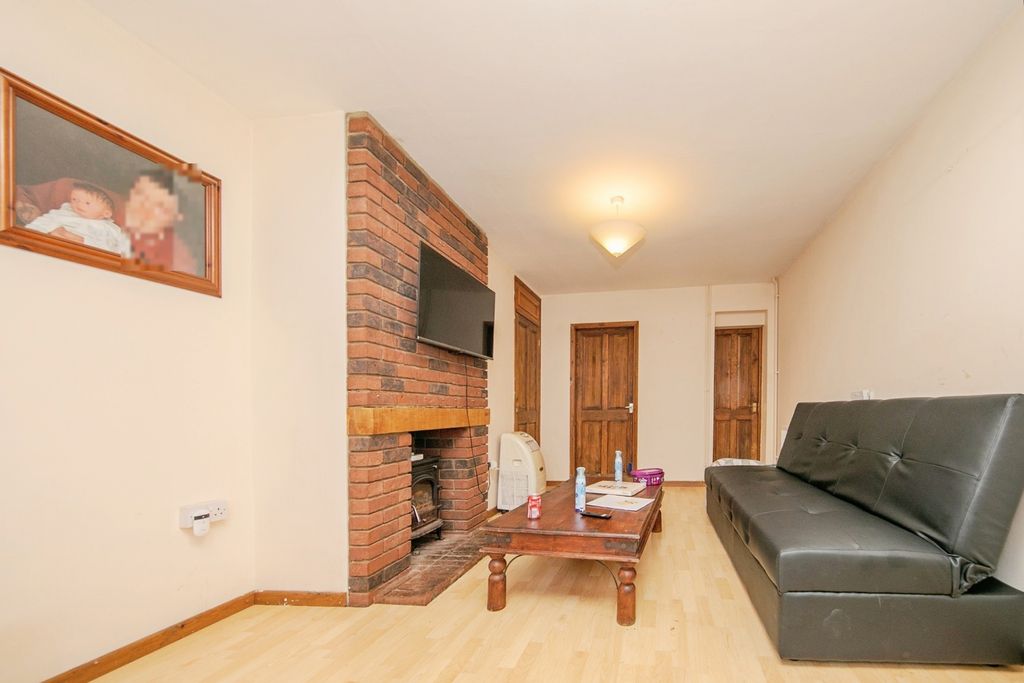 Property photo 2 of 17 Photo