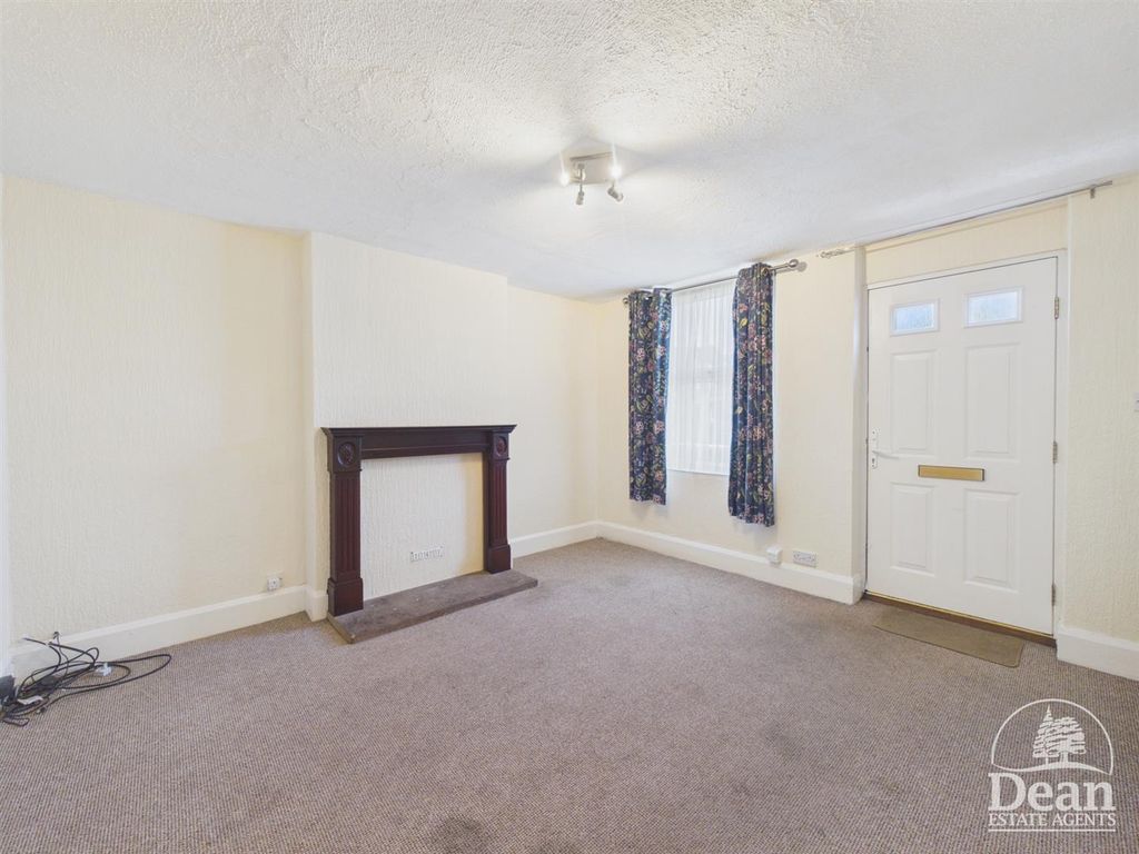 Property photo 2 of 10 Sitting Room