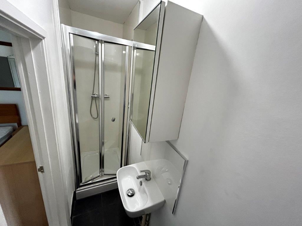 Property photo 2 of 18 Shower Room 1.1.Jpg