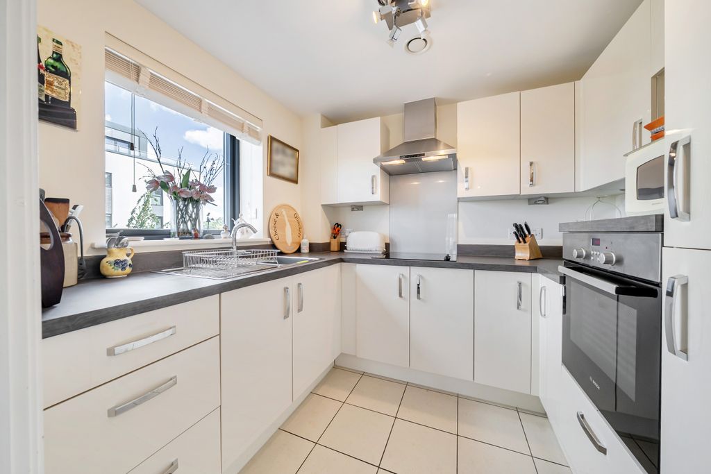 Property photo 3 of 25 Kitchen