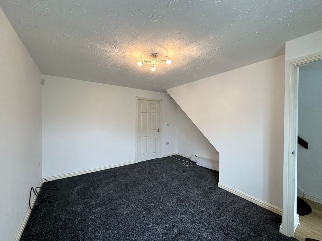 Property photo 3 of 9 Living Room