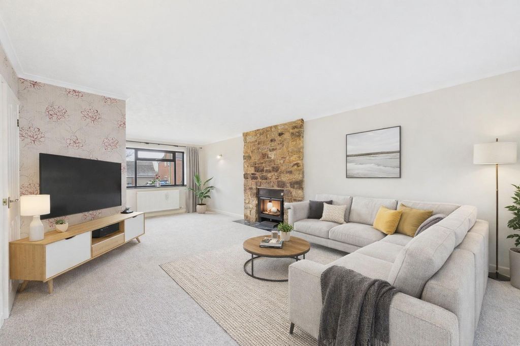 Property photo 2 of 33 Virtually Staged