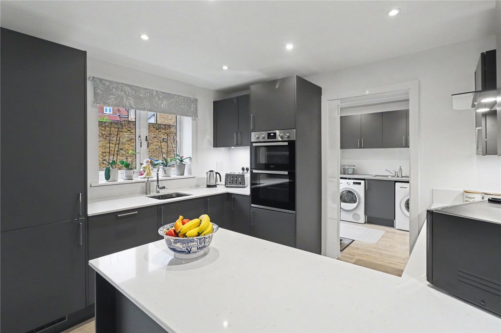 Property photo 2 of 19 Kitchen