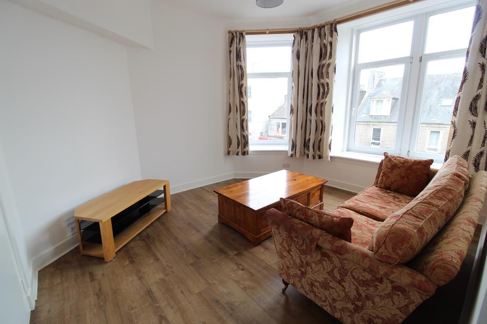 Property photo 1 of 6 Lounge