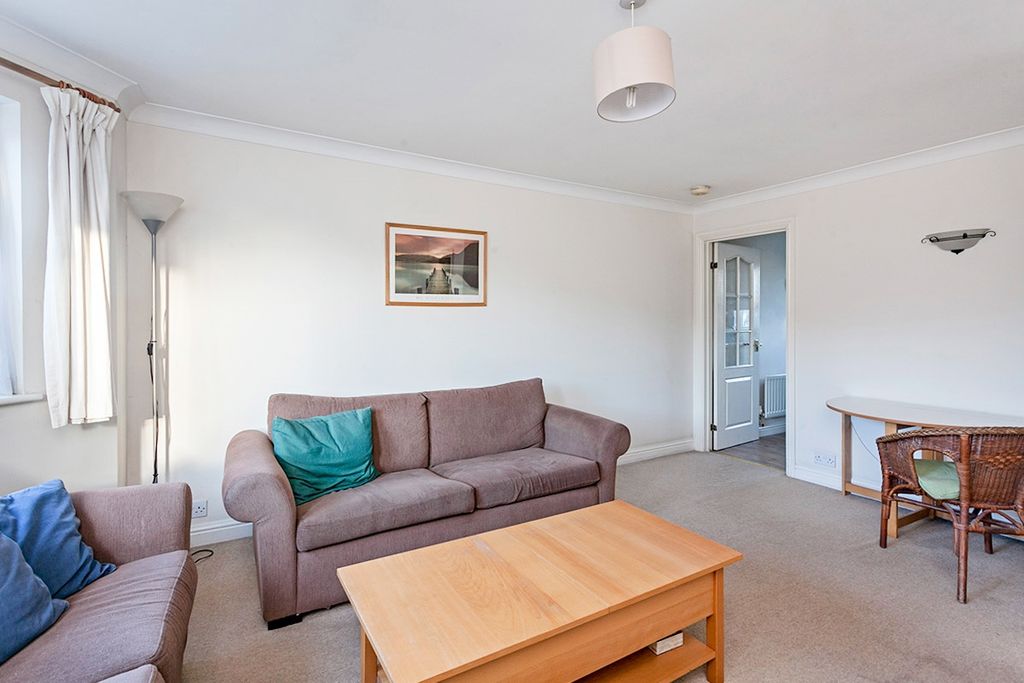 Property photo 3 of 7 Lounge.Jpg
