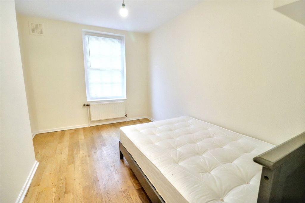 Property photo 3 of 8 Picture No. 05