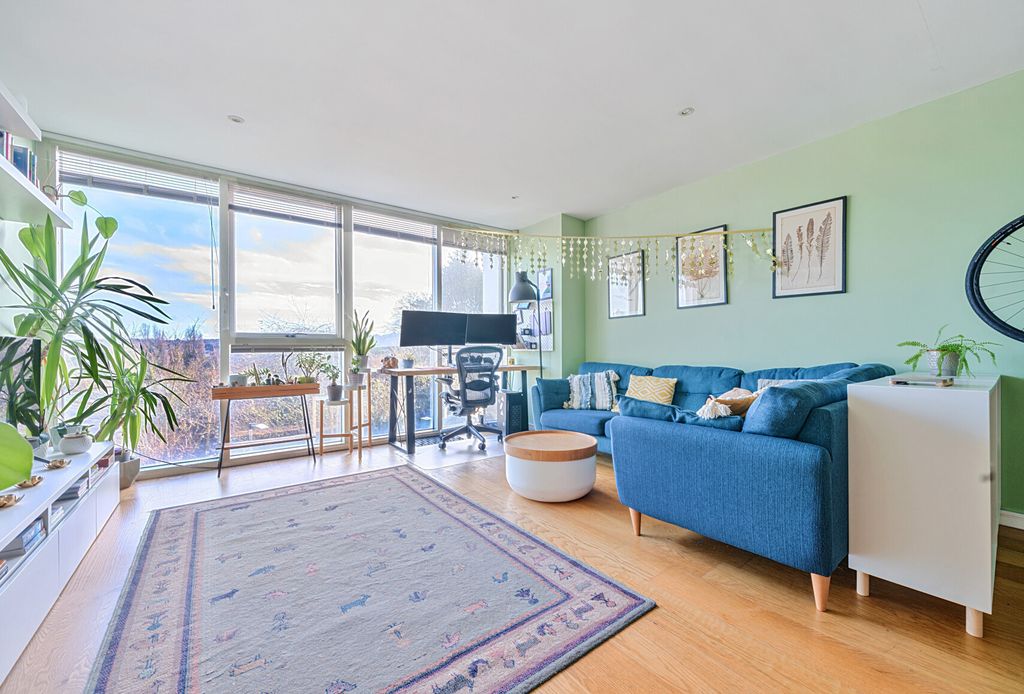 Property photo 1 of 18 1404495-19-697A05...