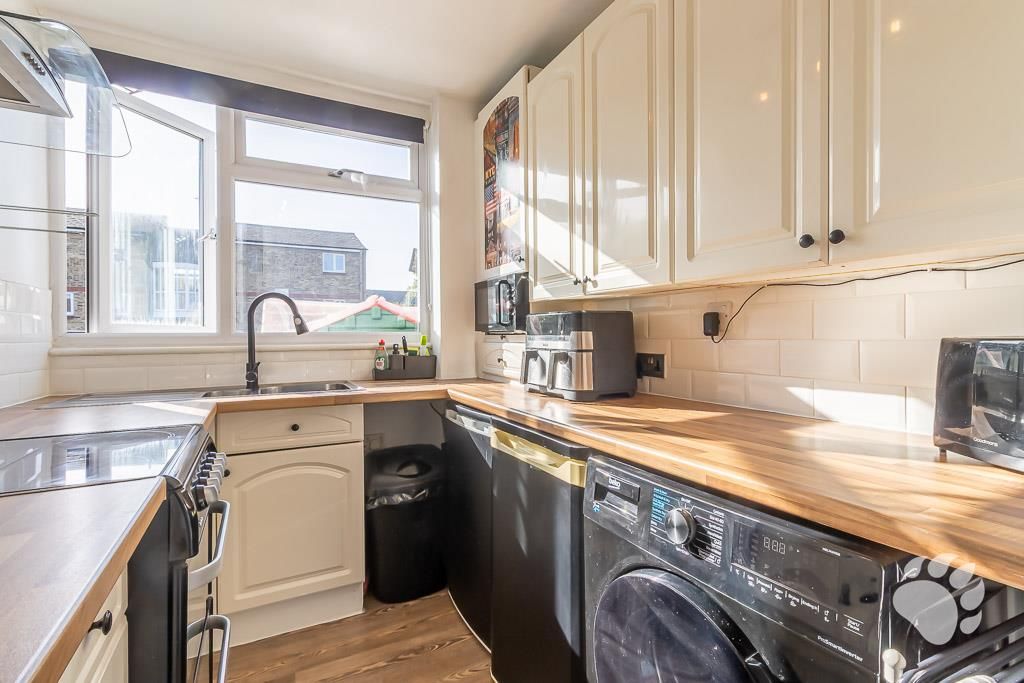 Property photo 3 of 15 Kitchen