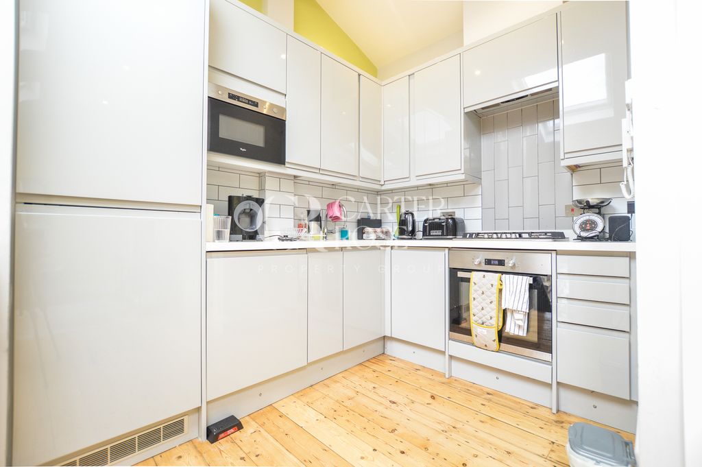 Property photo 2 of 21 Kitchen 